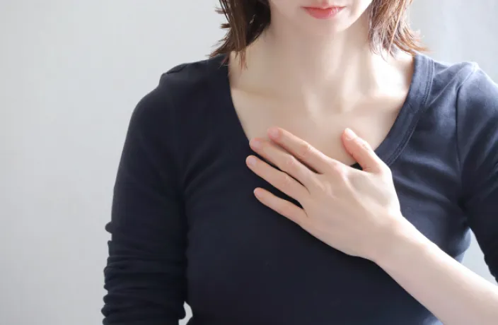 悩む女性